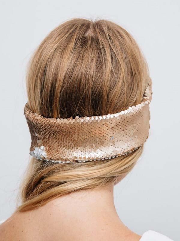 Accessoiriser ses cheveux- 28 idées de coiffure headband  Coiffure avec  foulard, Turban cheveux, Idées de coiffures