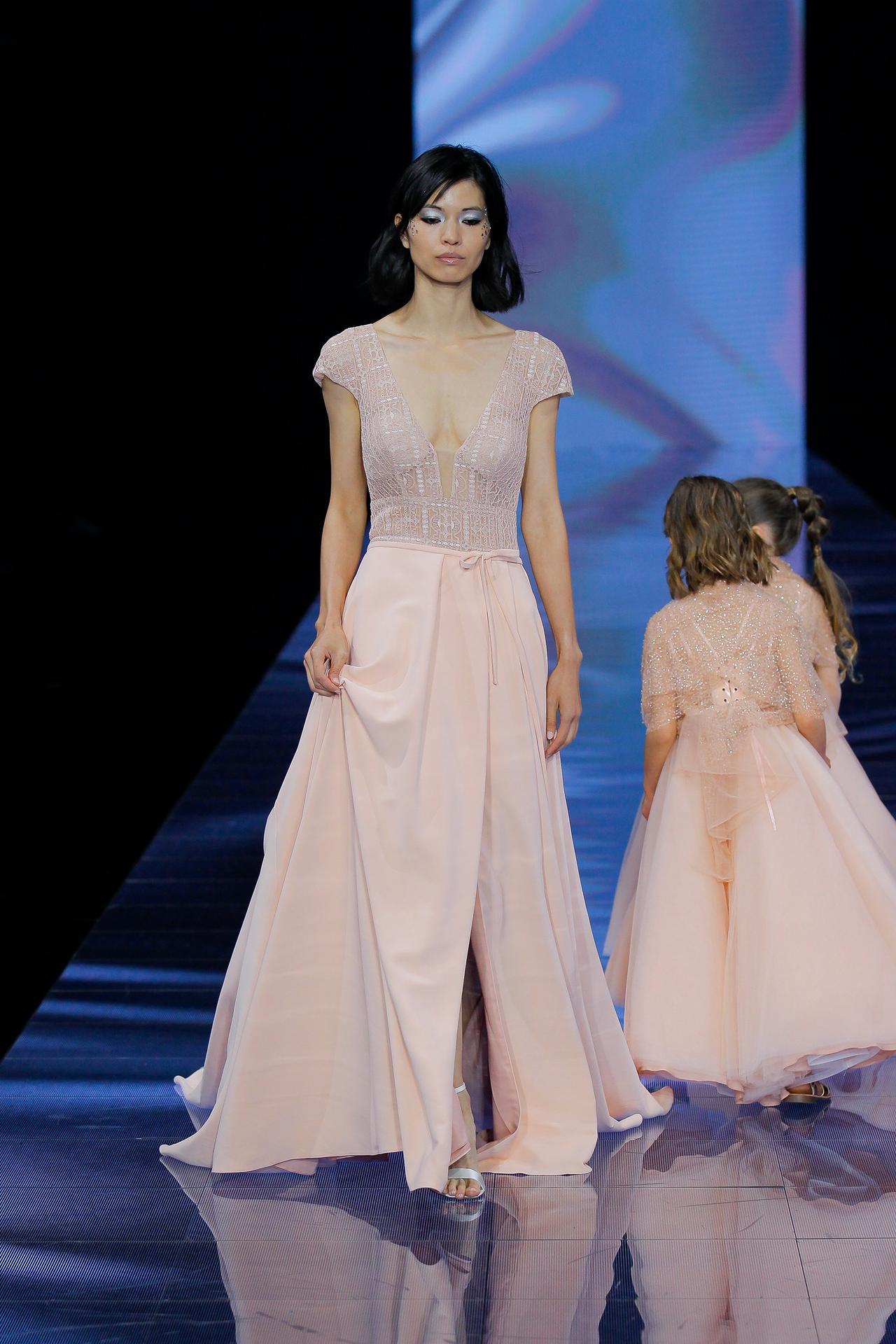 robe de mariée à manches courtes vieux rose avec tenues pour petites filles d'honneur