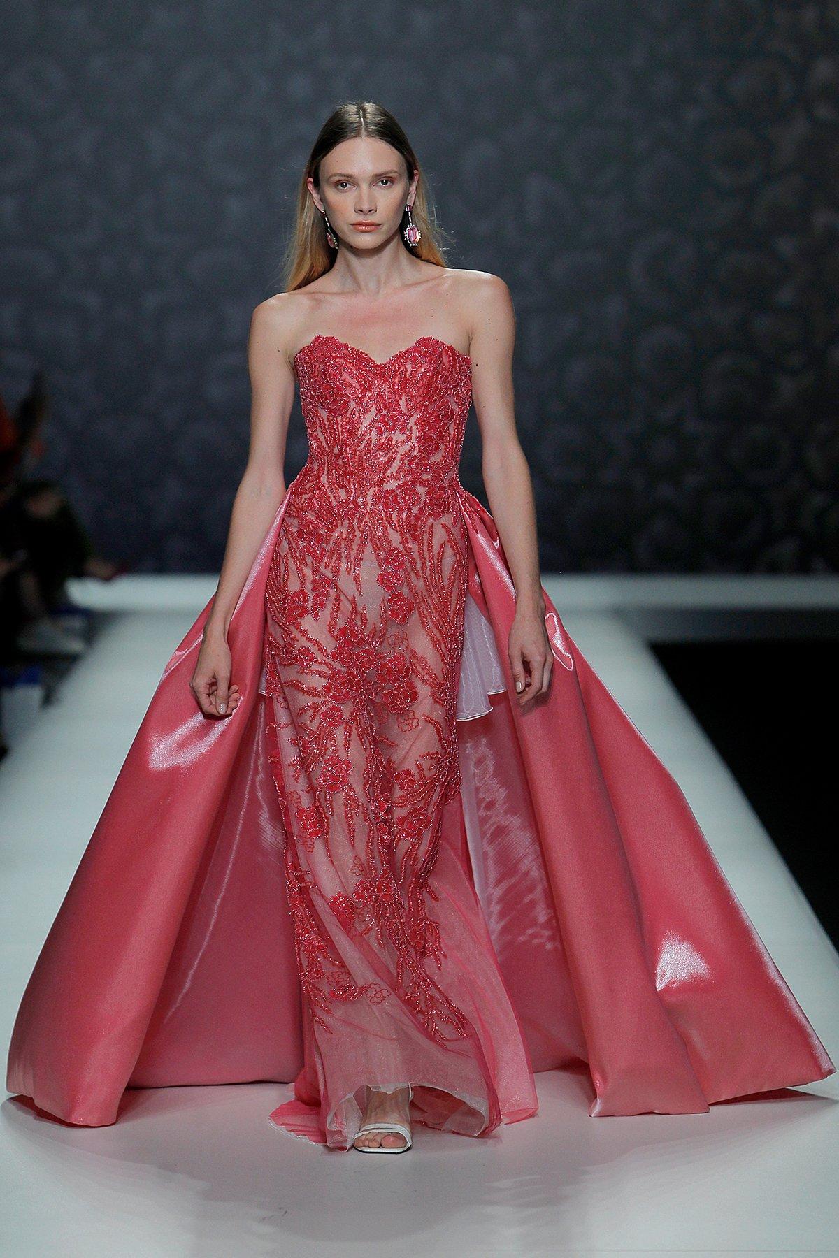 50 robes de soirée rouges : sensuelle et élégante pour un mariage 2024
