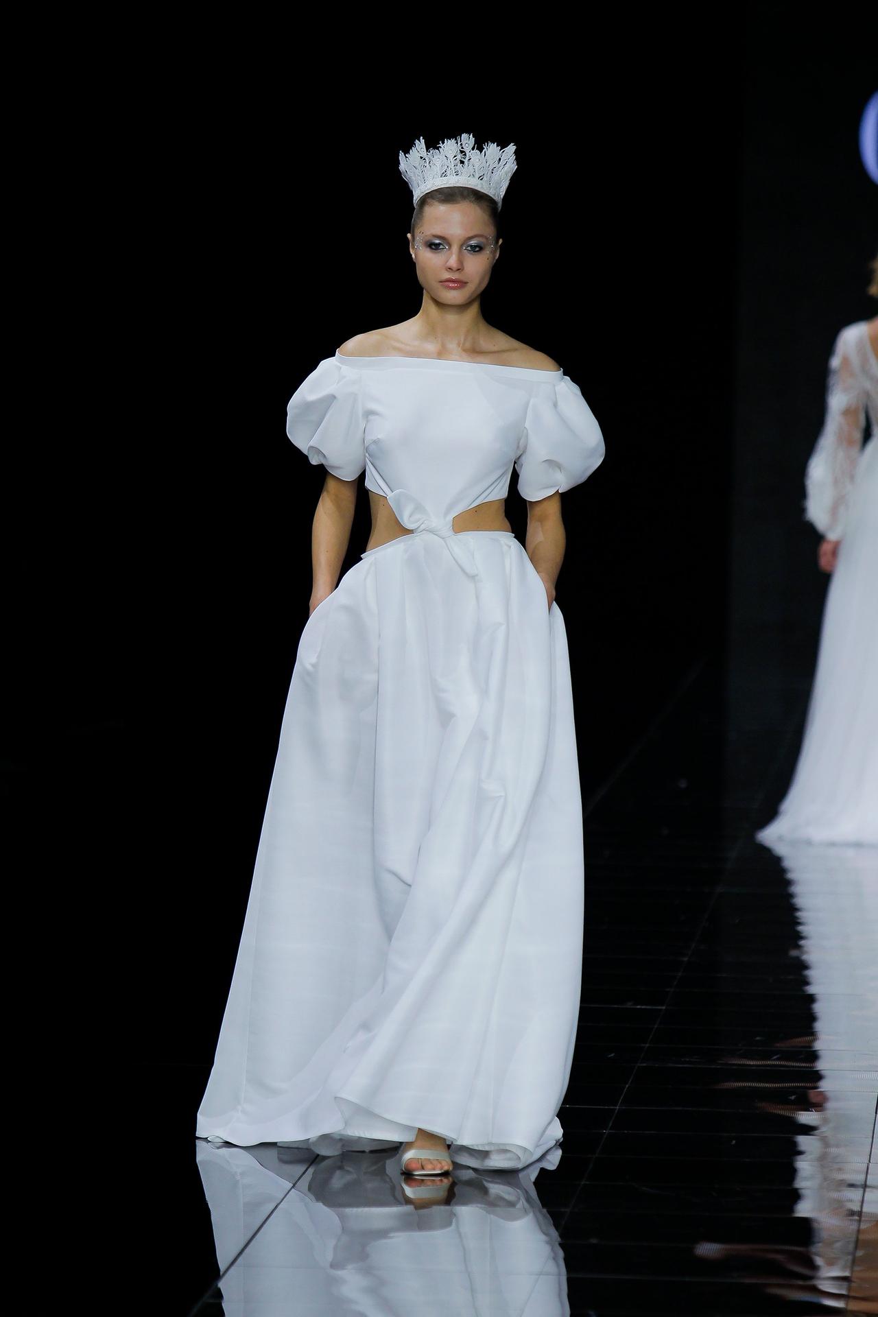robe de mariée ouverte sur les côtés nouée devant nouvelle collection de Cymbeline