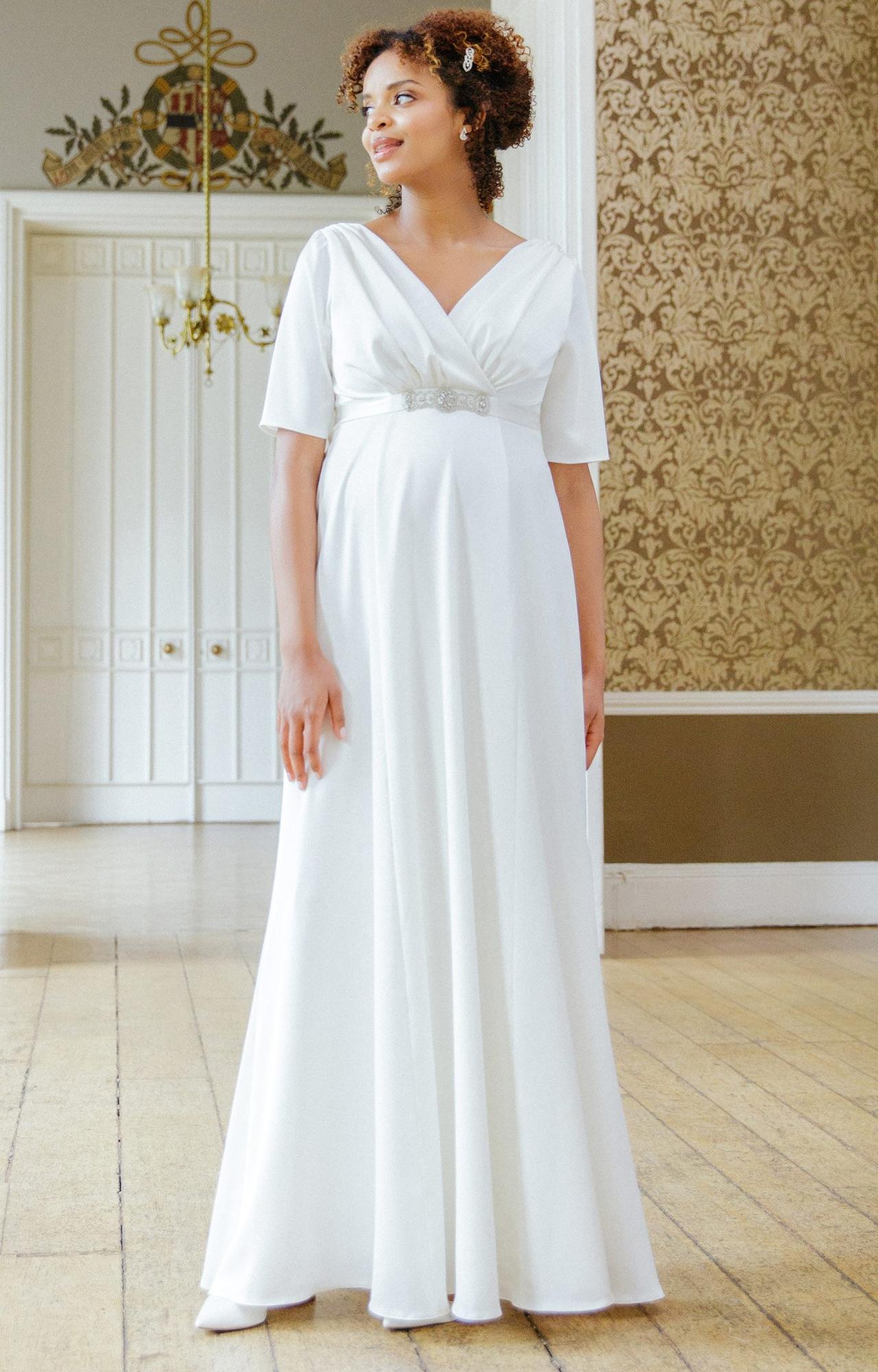 Robe de mariée femme enceinte : 55 modèles pour sublimer vos rondeurs !