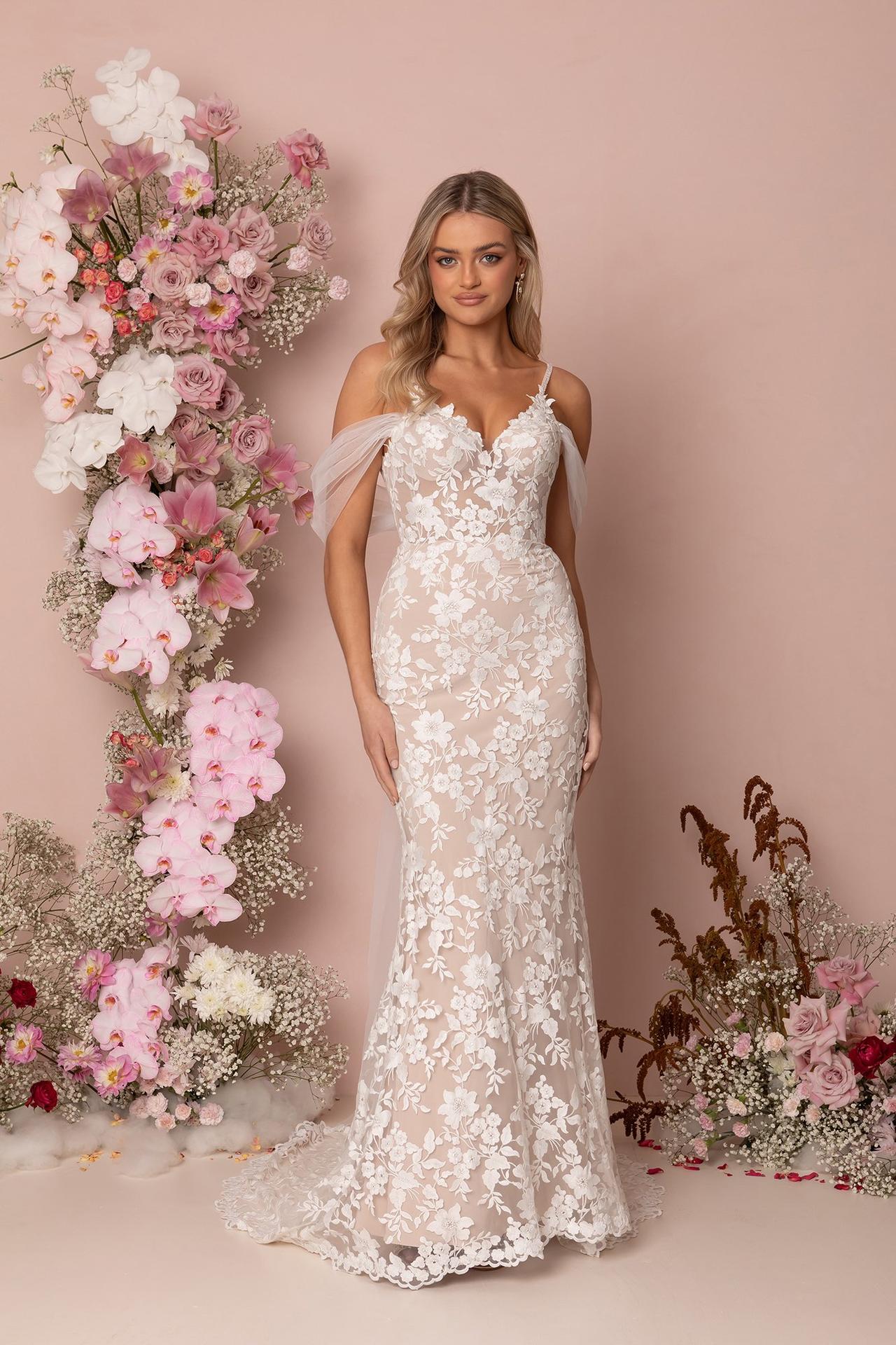 Robe de marié disponible pour femmes rondes en dentelle Coupe Sirène Décolleté En V Long Avec manches Ivoire MADI LANE BRIDAL