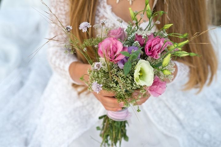 Comment porter le bouquet de la mariée ?