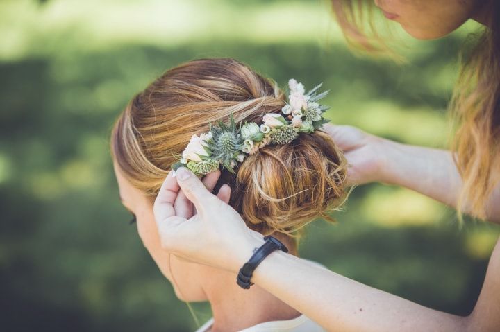 linear Dazzling chief 30 barrettes florales : l'accessoire de coiffure en vogue pour les mariées