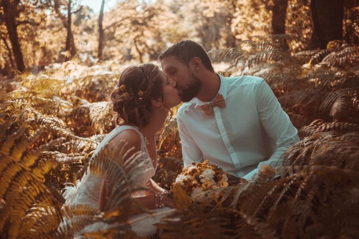 20 photos de couple en forêt pour inspirer votre séance d'après-mariage