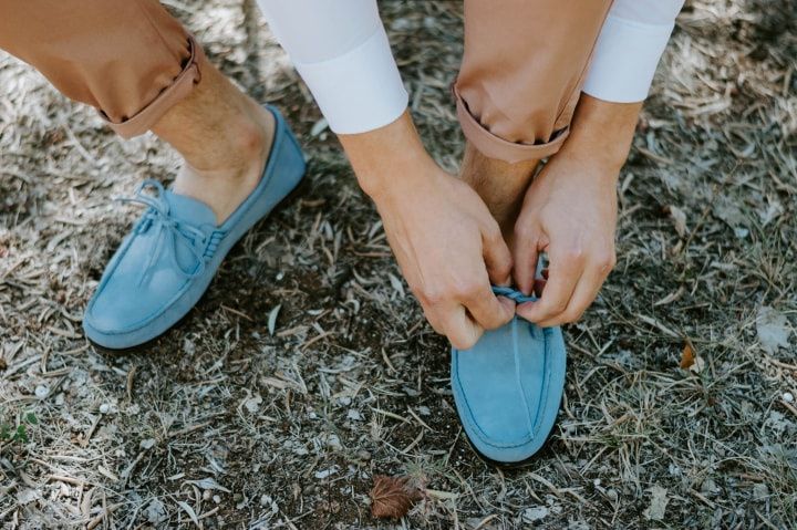 Quelle couleur de chaussure best sale avec un costume bleu