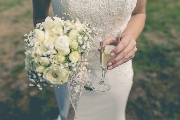 5 remèdes au lendemain d’une soirée de mariage trop arrosée