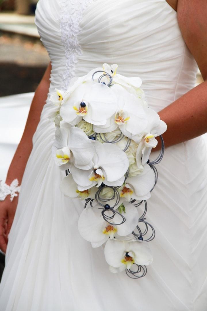 Bouquet de mariée en cascade : 40 modèles à tomber !