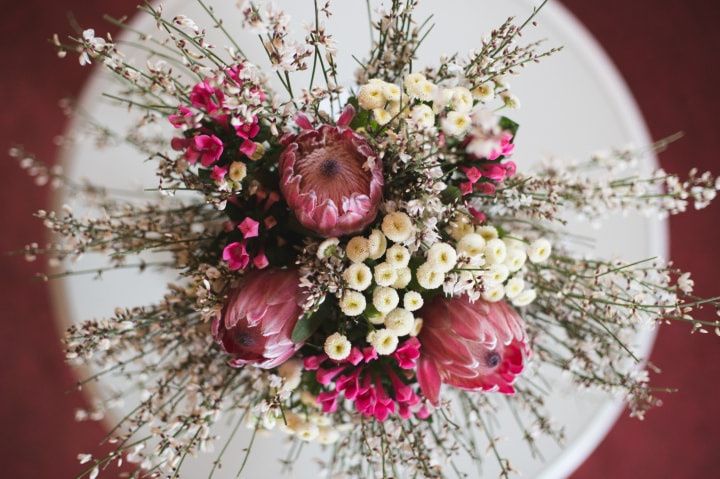 fleurs colorées, composition florale de mariage