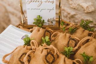 cadeau invité mariage champêtre petits sacs en toile de jute