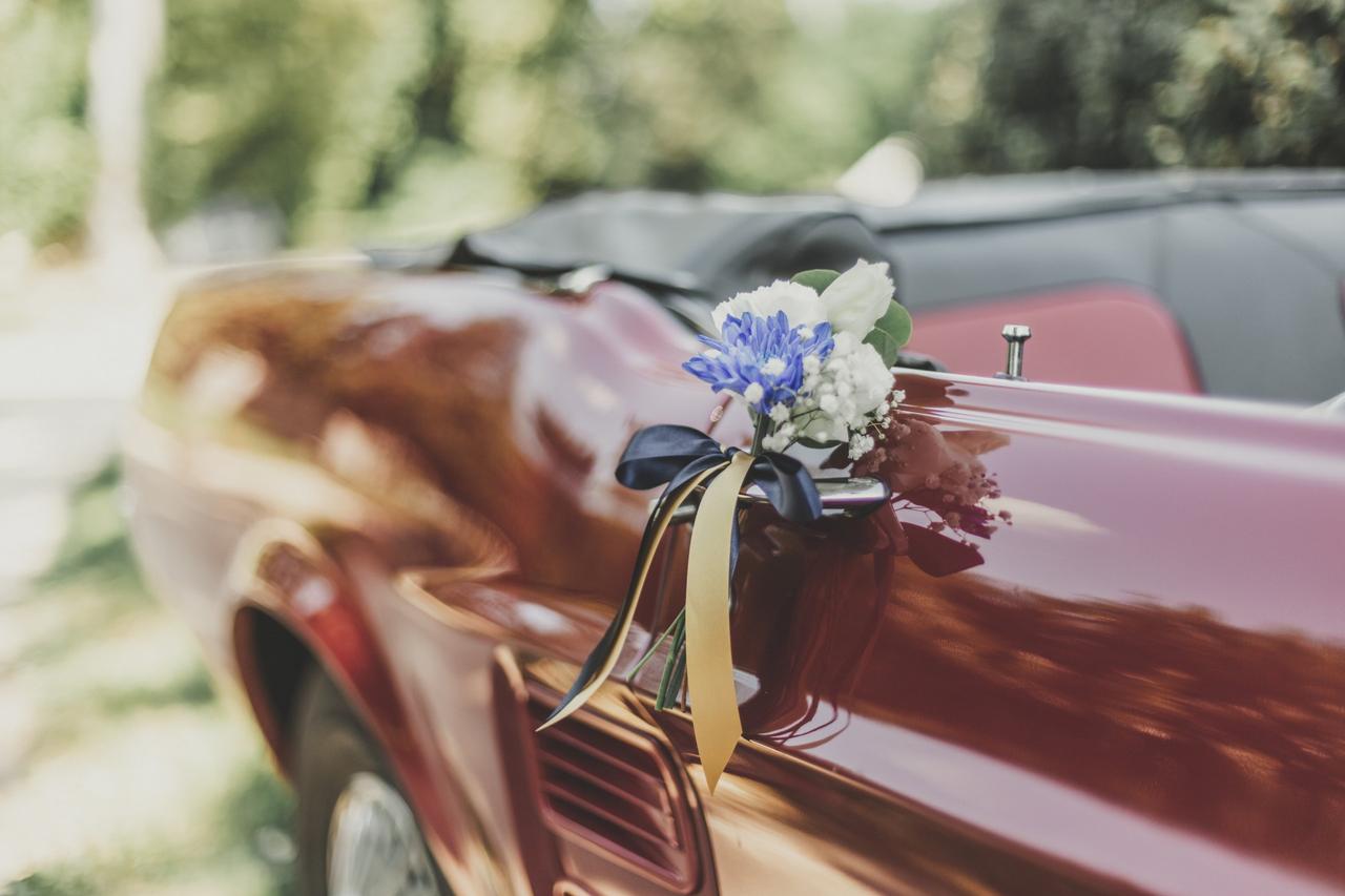 Décorations de voiture de mariage simples