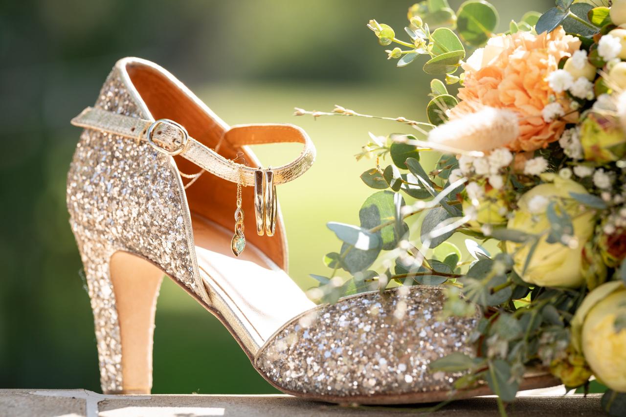 sandales de mariée à talon carré dorées à paillettes