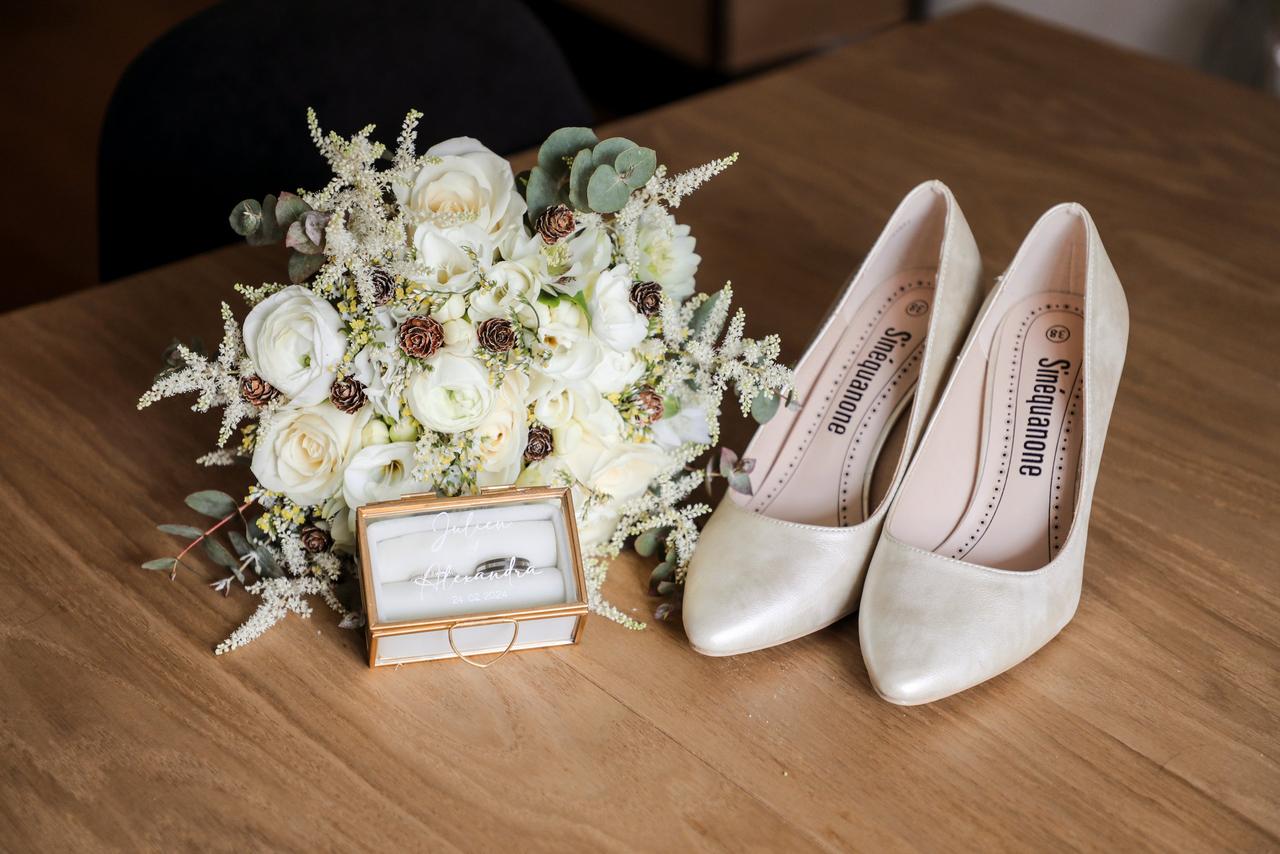 chaussures de mariée d'hiver, escarpins de mariée blanc irisé