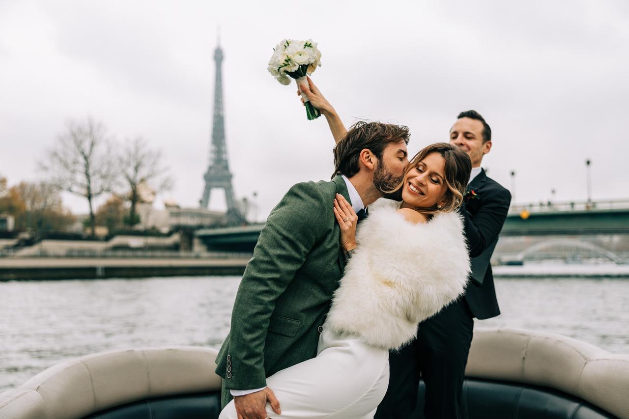 accessoire pour tenue de mariée d'hiver, manteau blanc en fourrure