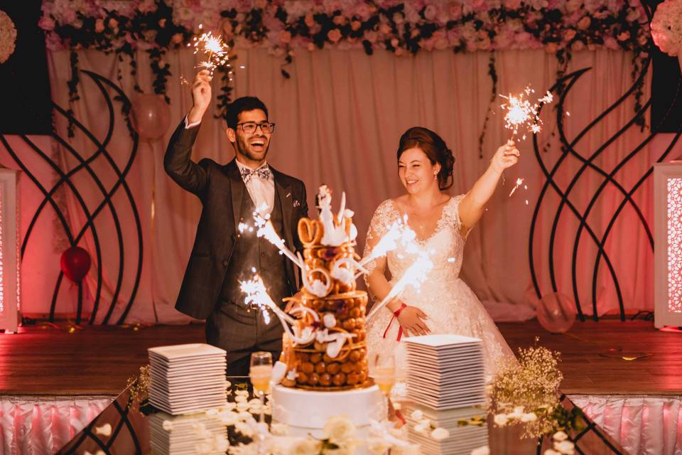 Arrivée du gâteau : 45 morceaux en fonction de votre thème de mariage