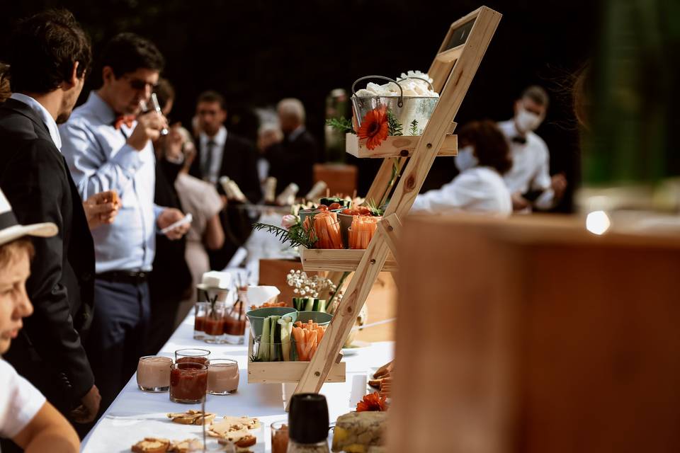 Étagères et gastronomie s’allient pour la présentation des buffets de mariage !