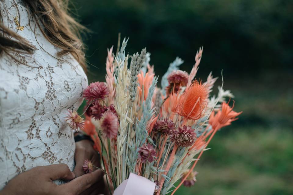 Fleurs séchées : 5 idées déco pour un jour J éternel