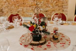 deco de table rouge et blanche pour noce d'hiver