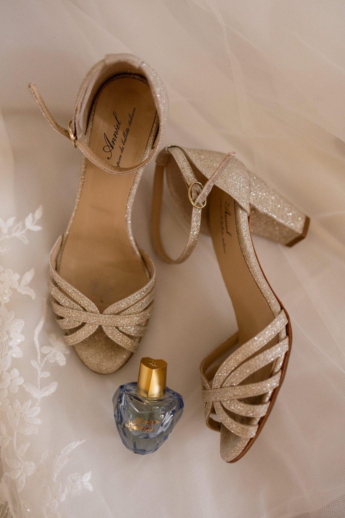 sandales de mariée argentées à paillettes à talon carré