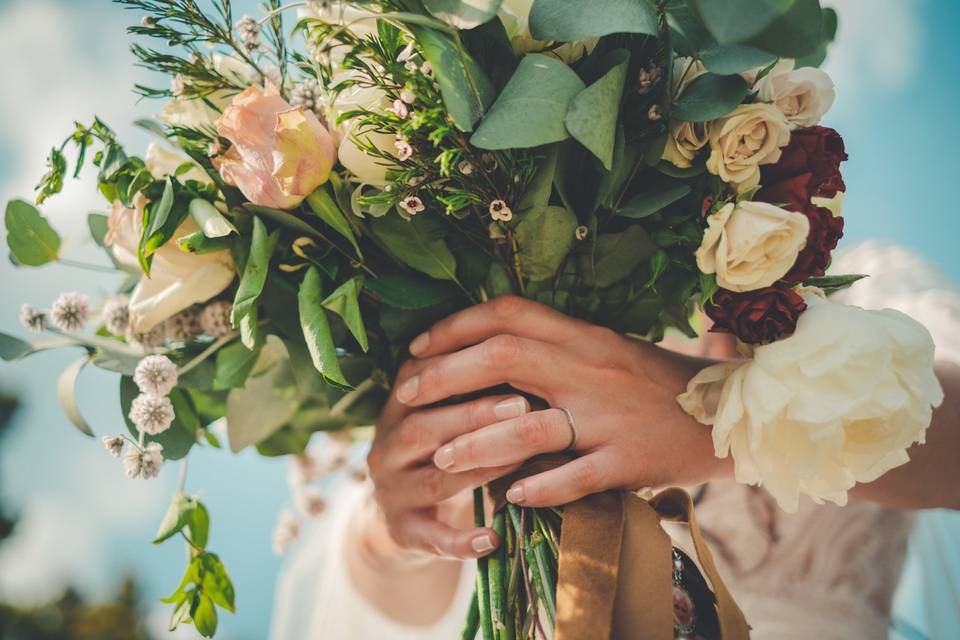 Des fleurs de printemps dans votre bouquet de mariée !