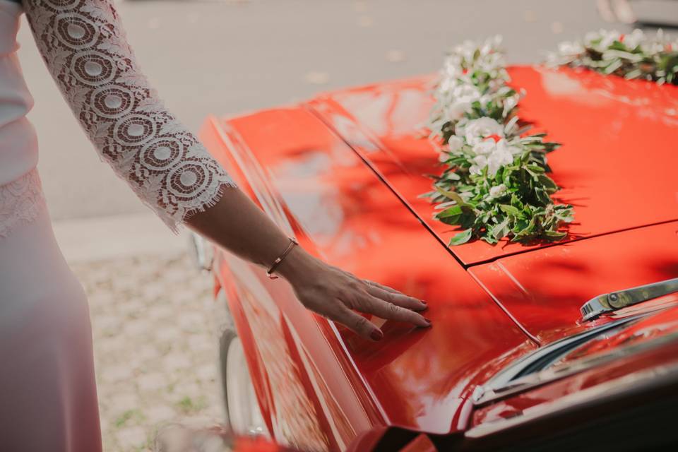 Belles décorations de tableau de bord de voiture de mariage