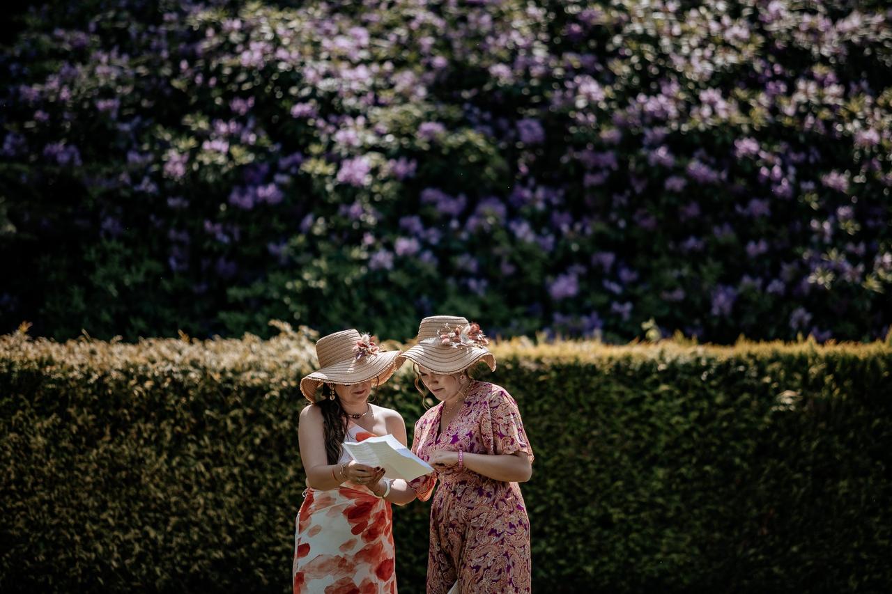 famille préparant le discours de mariage
