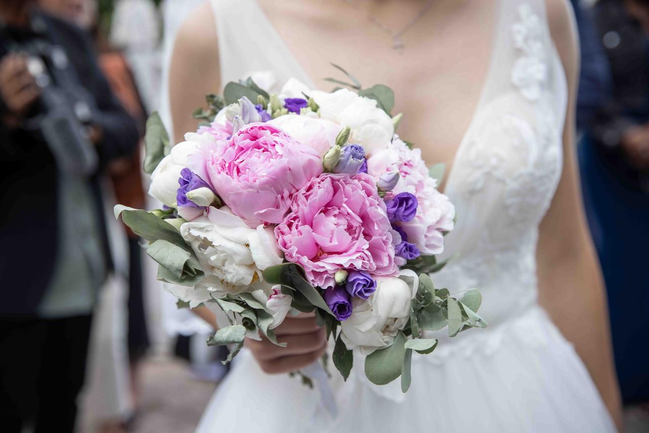 bouquet de mariée rond rose, blanc et lilas