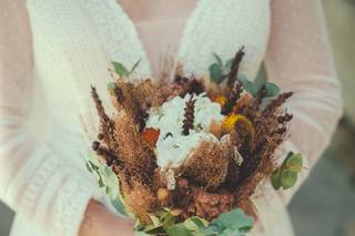 bouquet de fleurs séchées avec robe champetre pour mariage