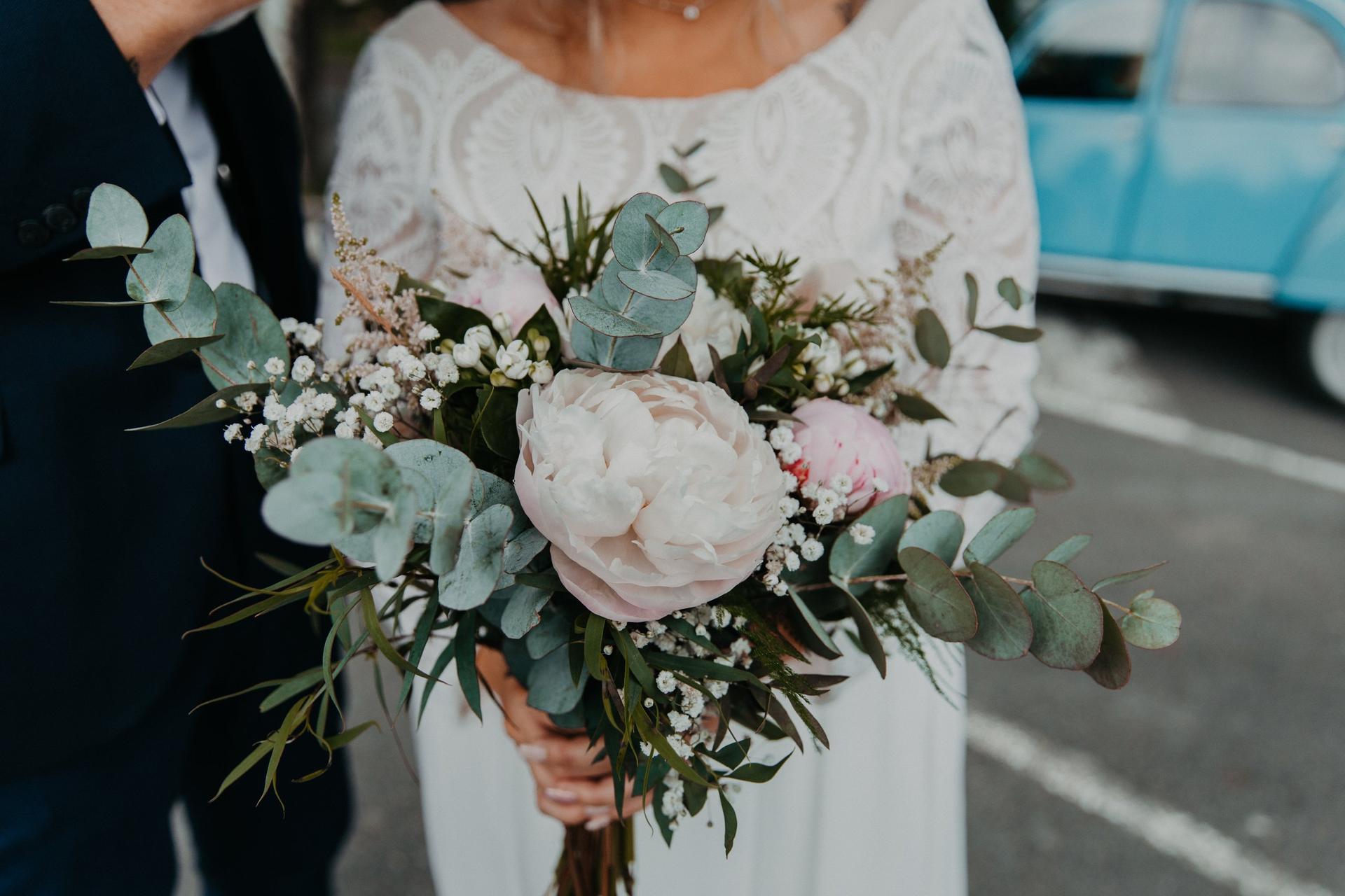 Bouquet de mariée avec eucalyptus : 7 fleurs à lui associer