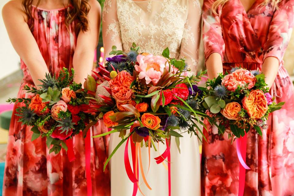 bouquets de mariage fleuris très colorés