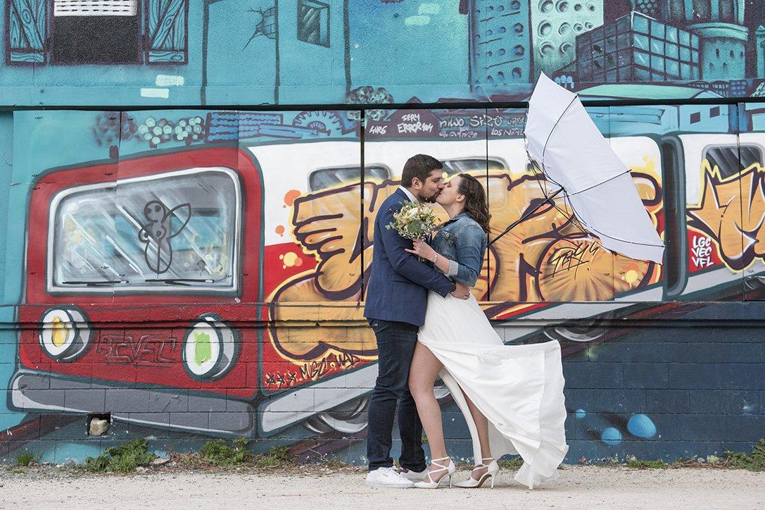 Photo couple mariage originale urbain