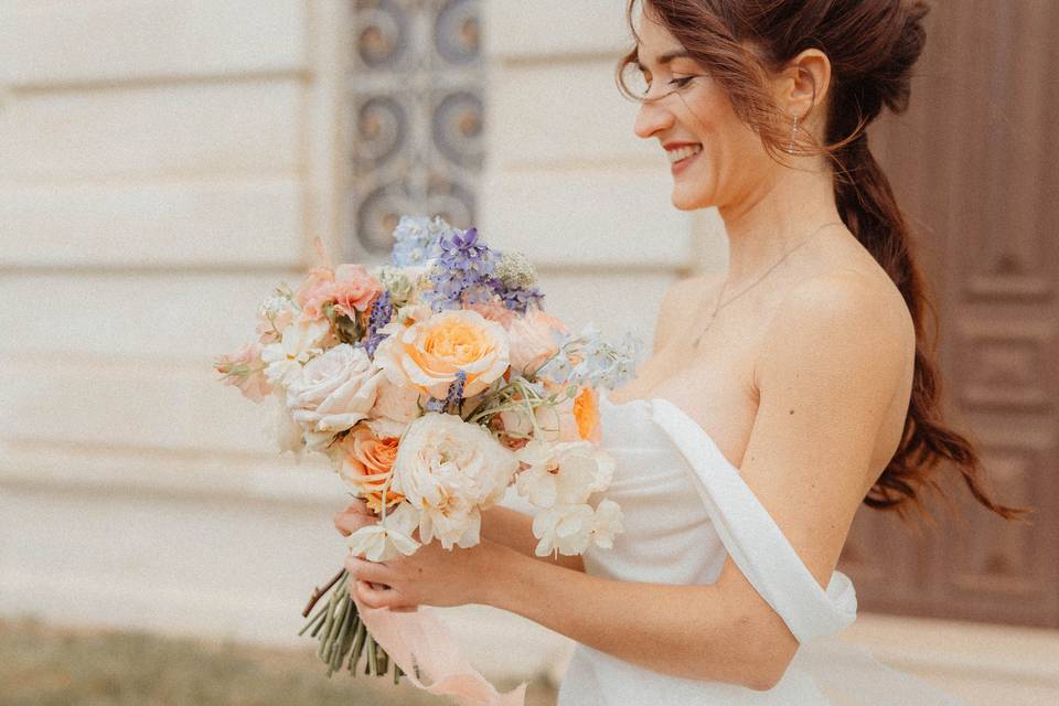 Bouquet de mariée rond : 70 modèles pour trouver l'inspiration !