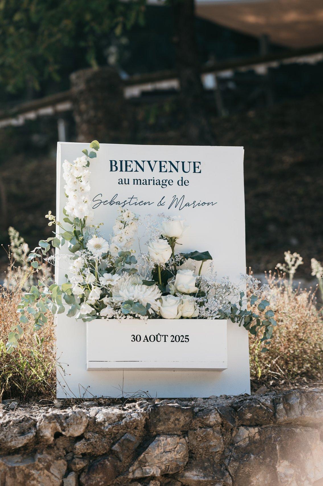 cloud dancer panneau bienvenue mariage blanc, couleur pantone 2026