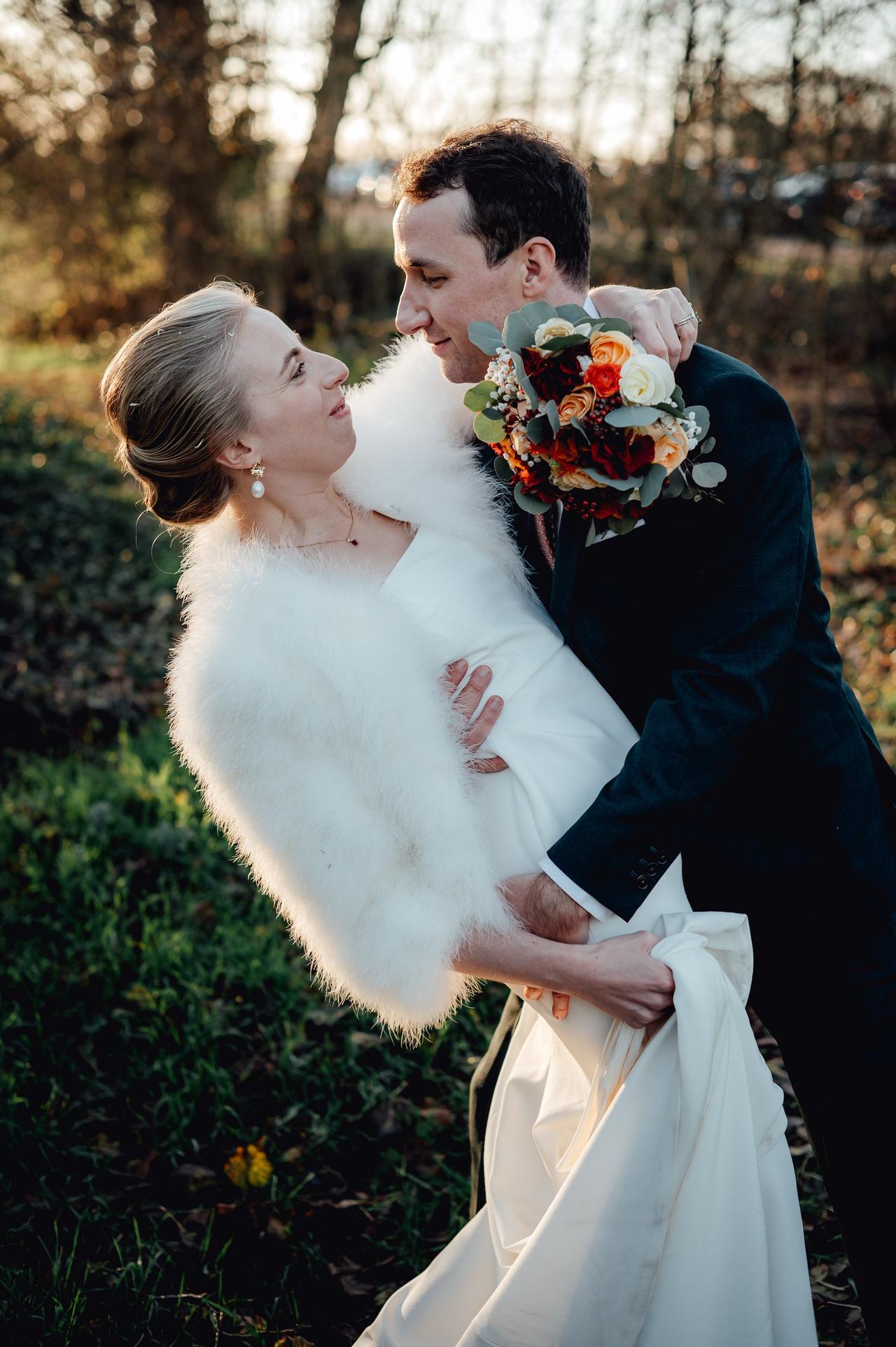 manteau de mariée comme accessoire de mariage d'hiver