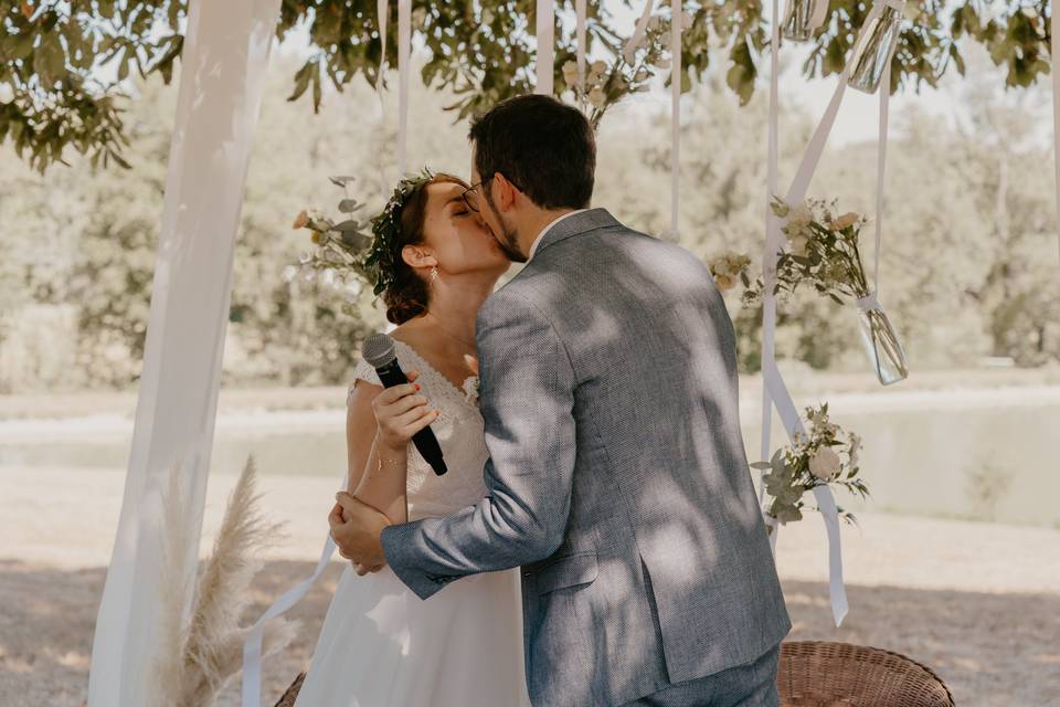 Les 20 plus beaux textes d’amour de mariage pour des lectures pleines de poésie