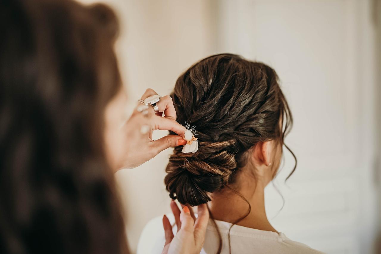 chignon de mariée bas bouclé