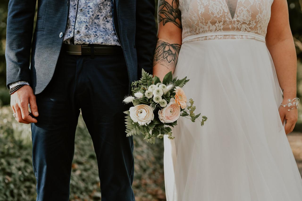 petit bouquet de mariée blanc orangé