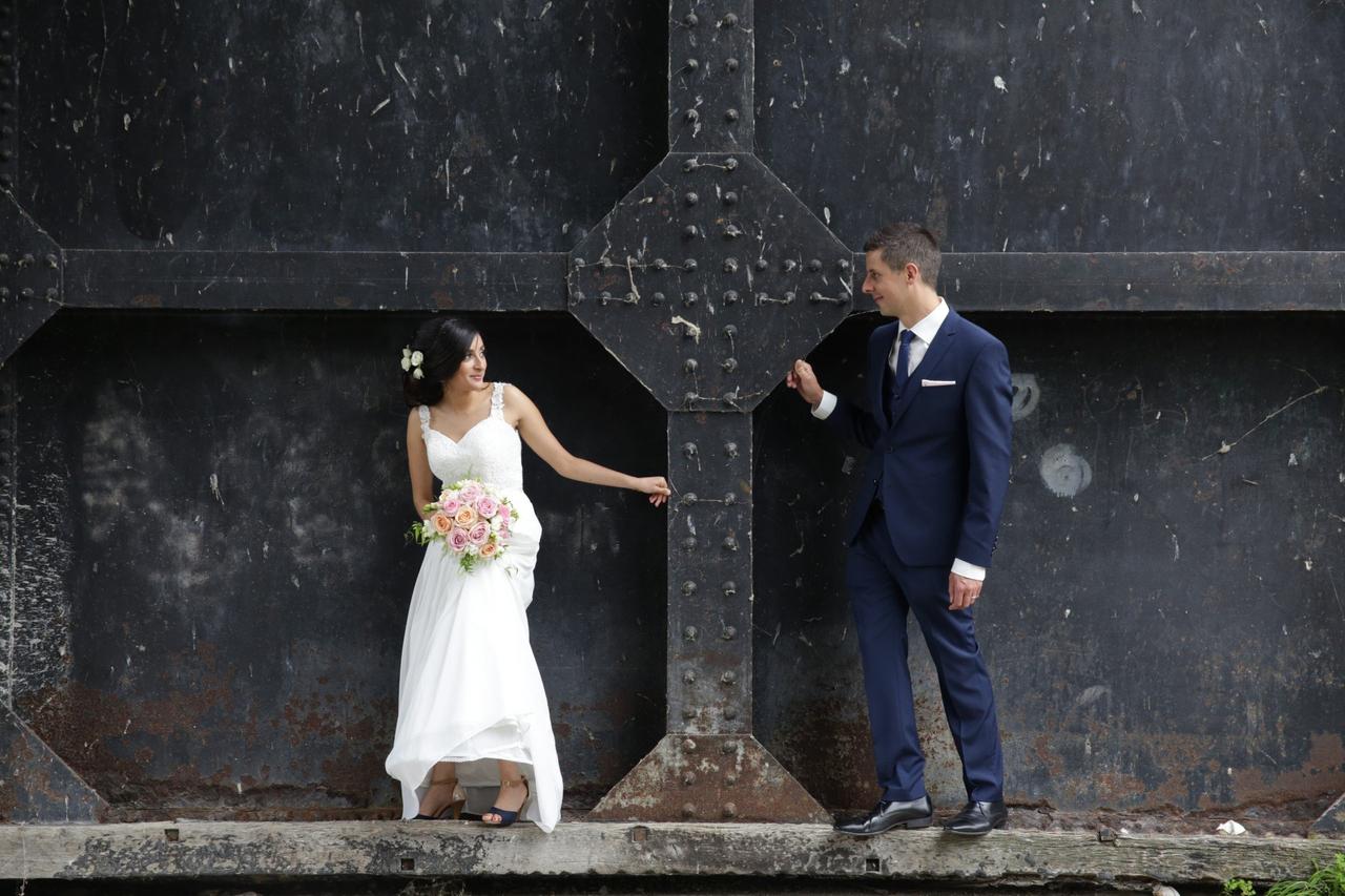 Photo couple mariage originale urbain