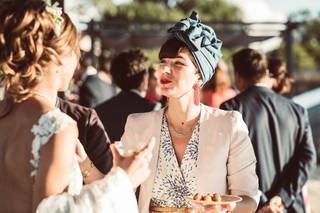 coiffure invitée mariage avec accessoire pour cheveux