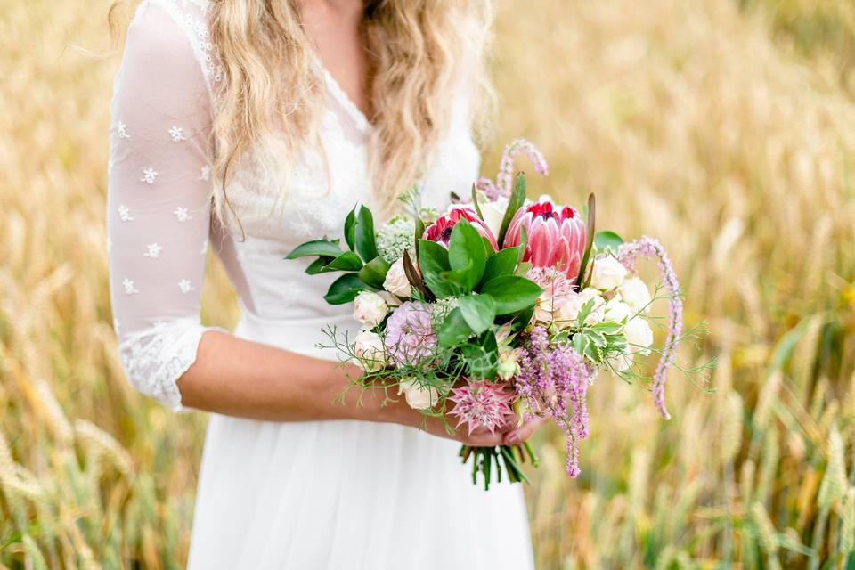 Protéa dans les bouquets de mariée : la plante florale devenue reine