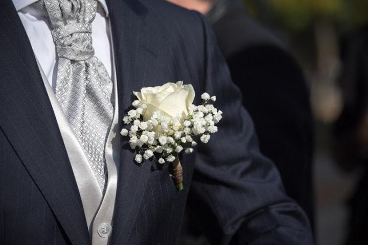 40 boutonnières de marié : les idées les plus romantiques !