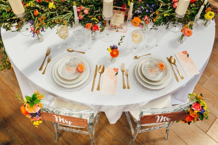 13 décorations de tables de mariage hautes en couleur