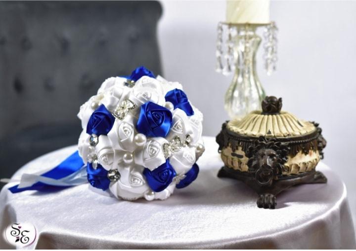 bouquet de mariée bleu roi et blanc