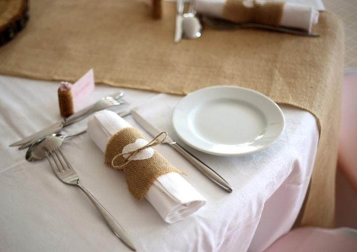 Déco table mariage : idées de ronds de serviettes originaux 