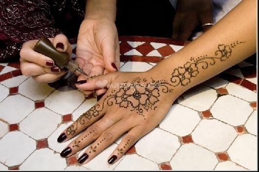 Tatouages temporaires de la mariée