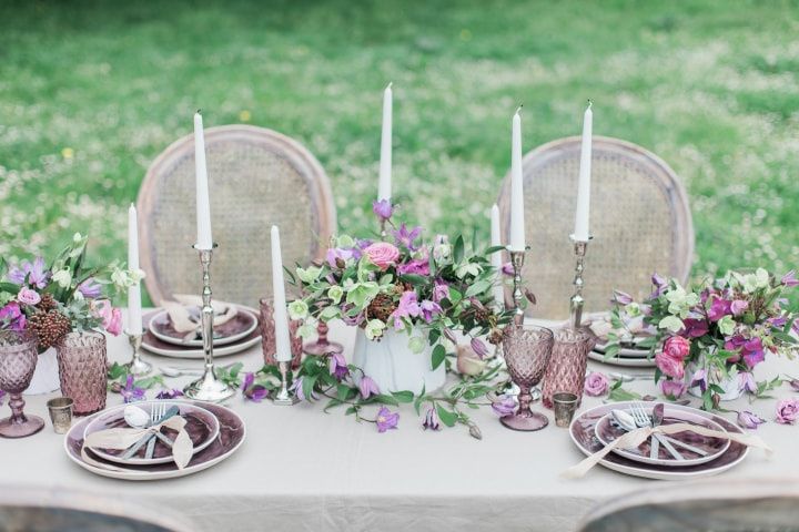 Vaisselle dépareillée pour vos tables de fête.