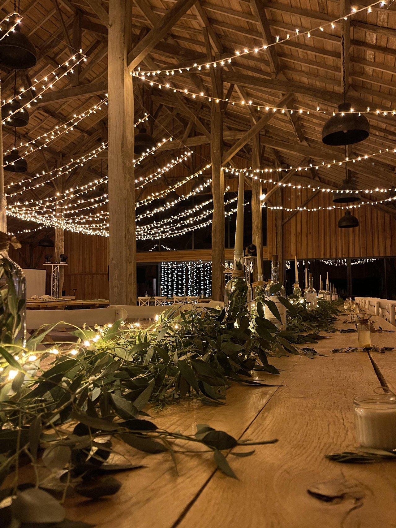 décoration de plafond pour mariage avec guirlandes de lumières LED