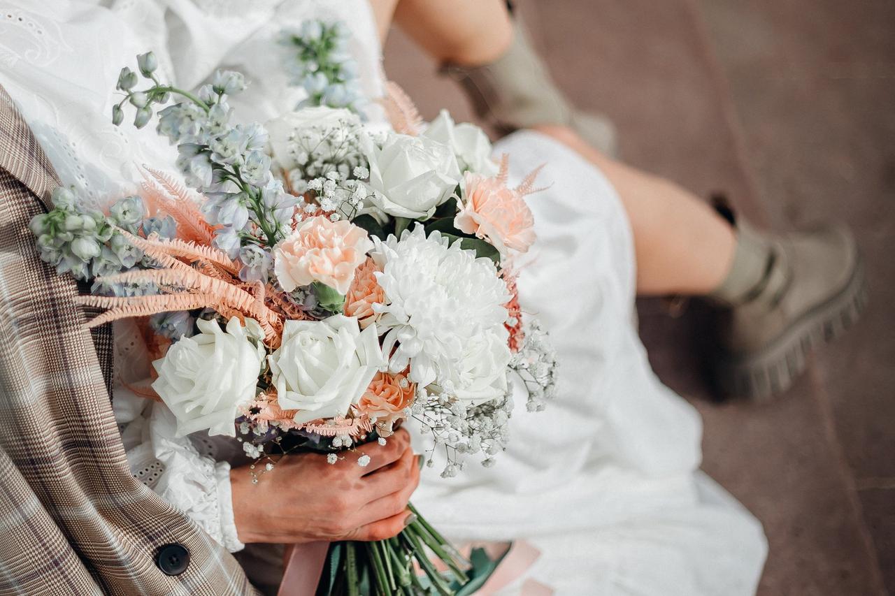 Des fleurs de printemps dans votre bouquet de mariée !