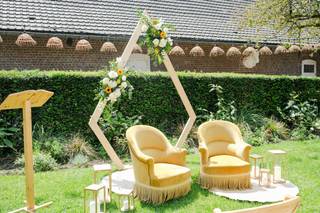 ceremonie laique arche moderne fauteuils maries