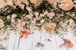 décoration de plafond pour mariage avec fleurs